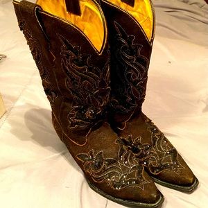 Size 10 women’s Corral boots with sequin inlay.